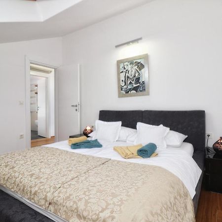 Kseni Accommodation ロヴィニ エクステリア 写真