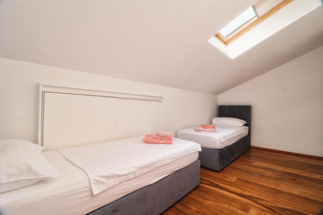 Kseni Accommodation ロヴィニ エクステリア 写真