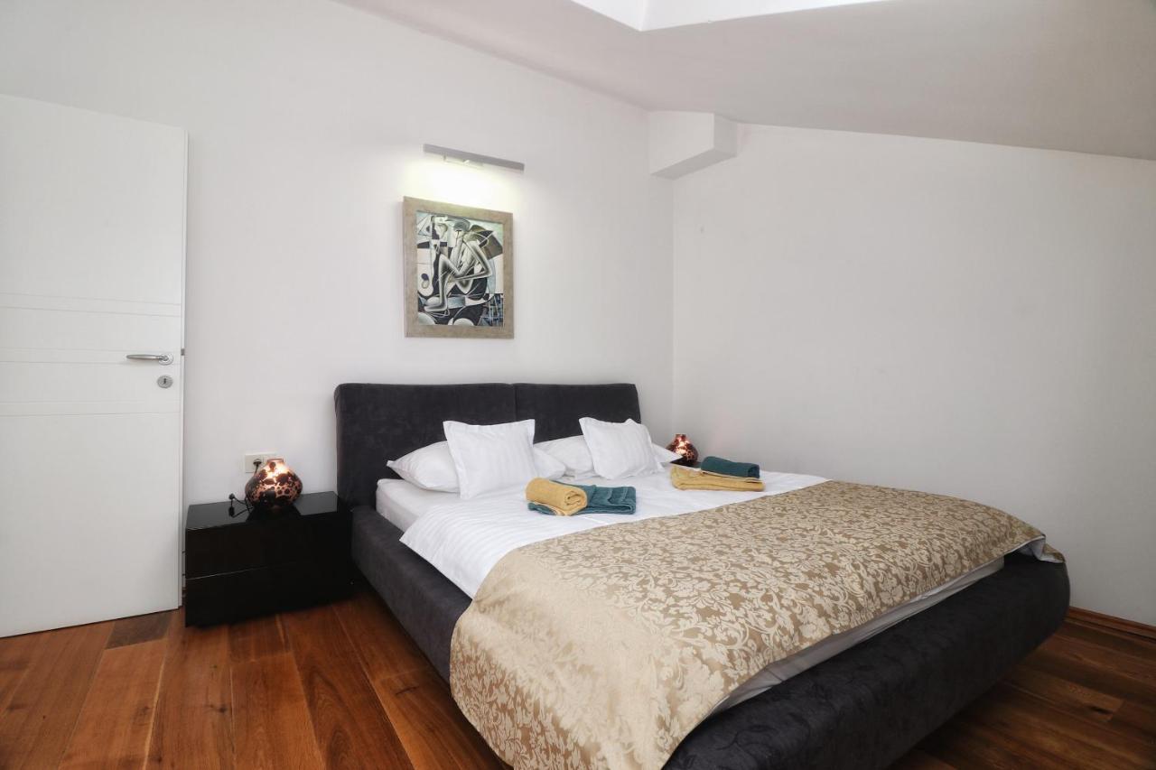 Kseni Accommodation ロヴィニ エクステリア 写真