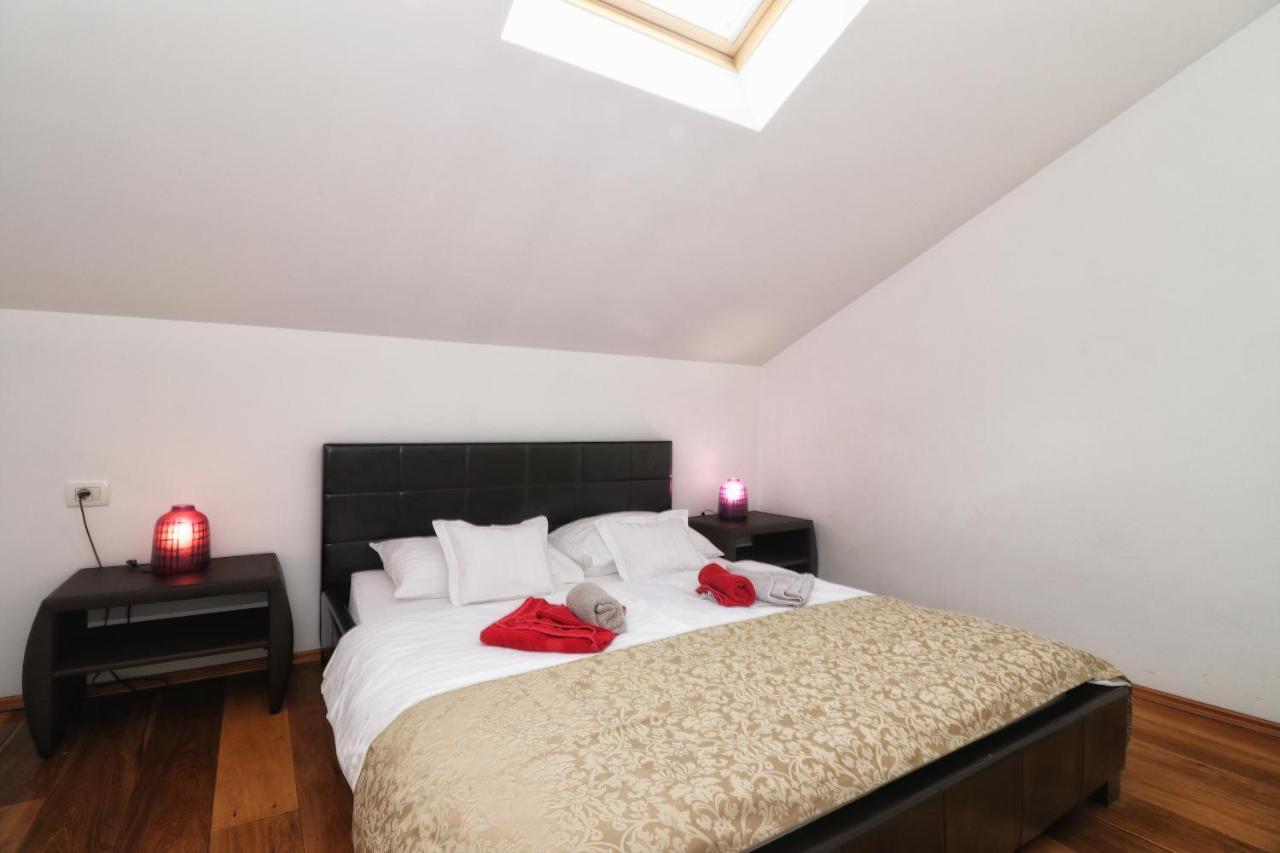 Kseni Accommodation ロヴィニ エクステリア 写真