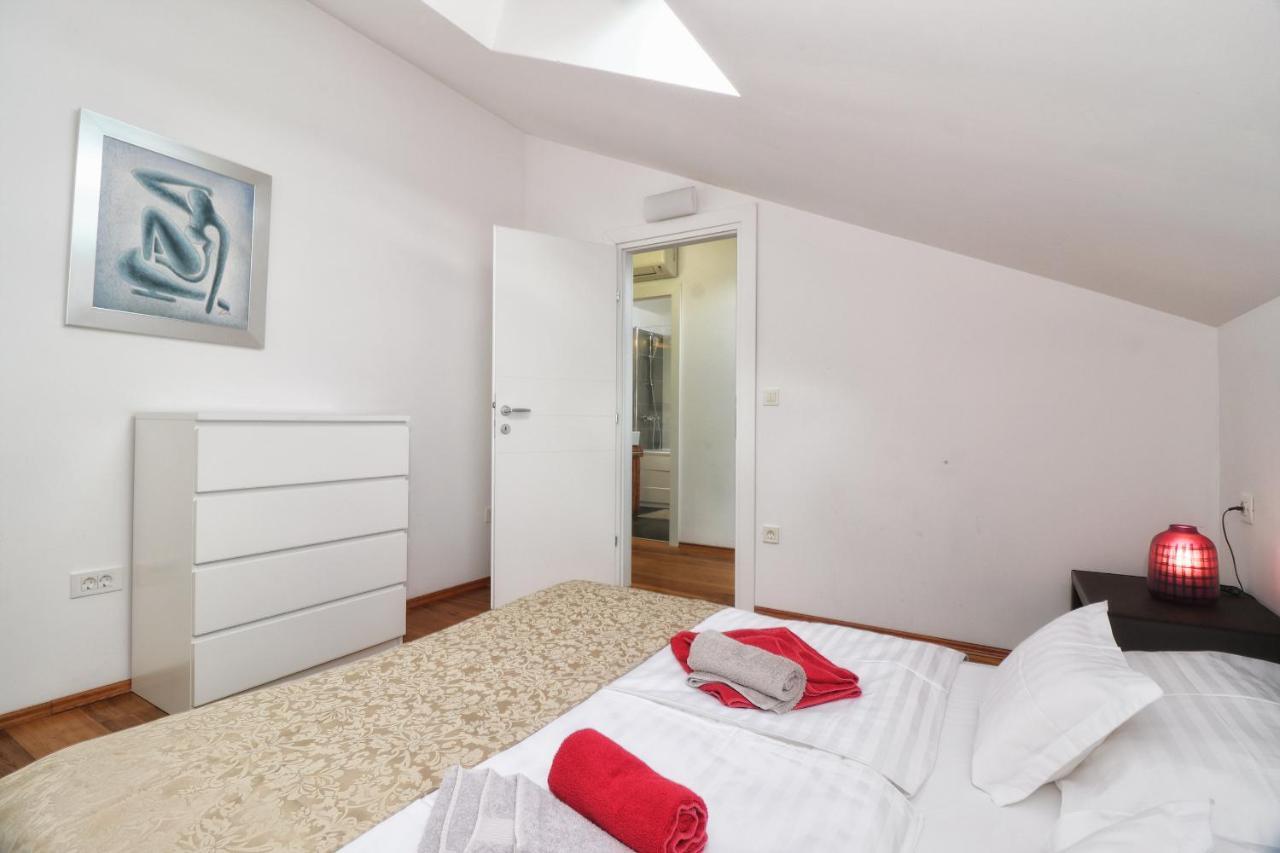 Kseni Accommodation ロヴィニ エクステリア 写真