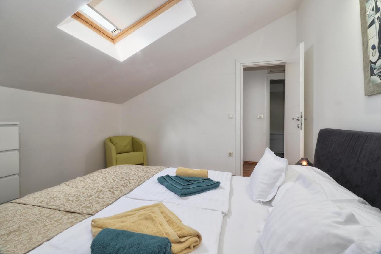 Kseni Accommodation ロヴィニ エクステリア 写真